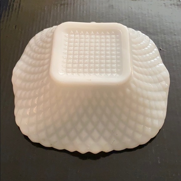 Vintage milk glass - Picture 3 of 4